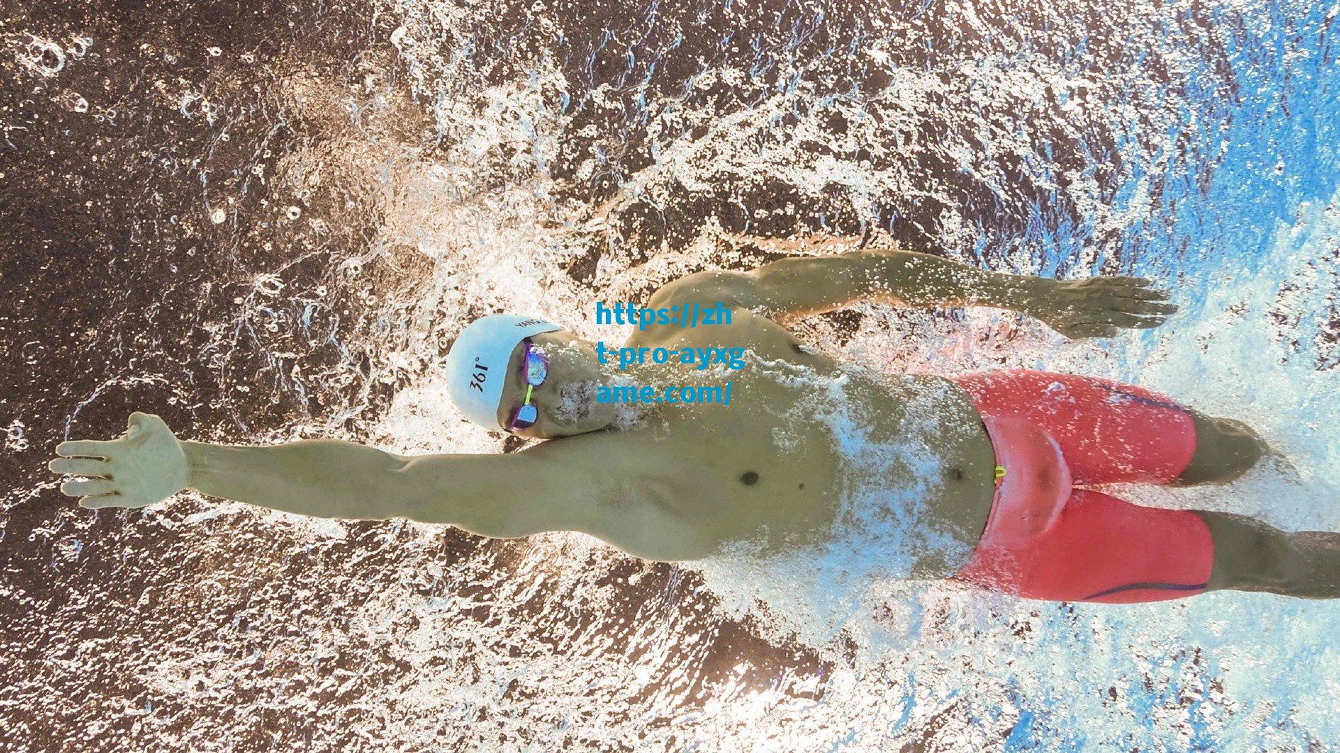 再无25号！穆勒回归拜仁训练场，幽默借穿莱默尔27号训练服引热议